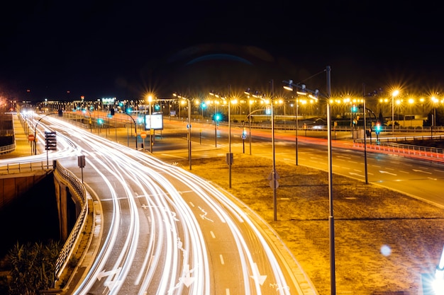 Cum se face automatizarea iluminatului public pentru a reduce consumul de energie
