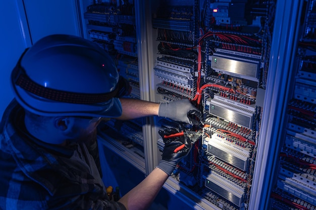 Soluții eficiente pentru modernizarea instalațiilor electrice vechi