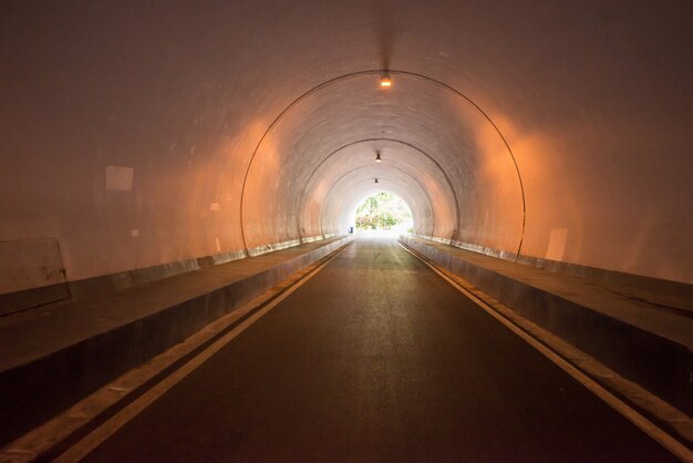 Cum se realizează alimentarea cu energie electrică a unui tunel lung